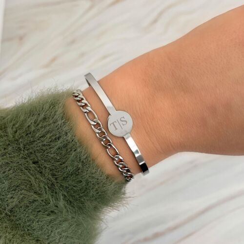 Mooie armbanden om de pols voor een complete look