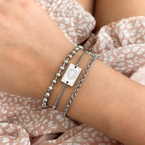 Trendy armparty om de hals voor een complete look