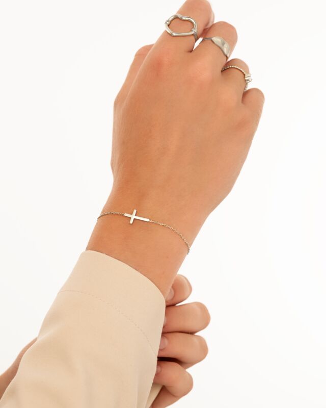 Zilveren cross armband