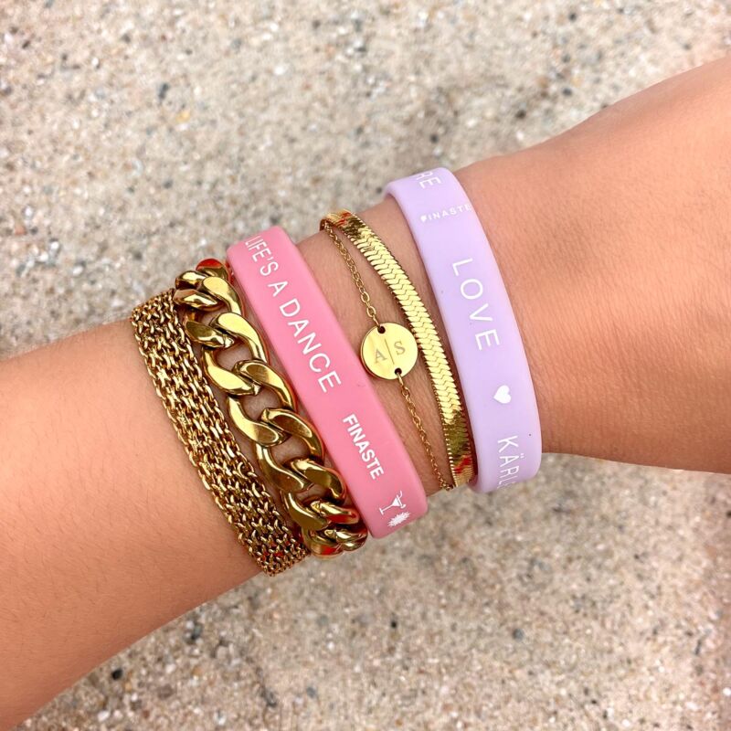 Gouden armparty met zomerse armbandjes