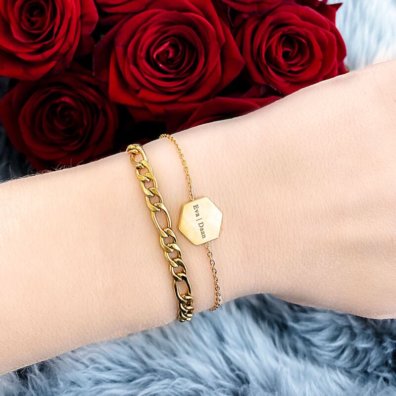 Mooie gouden armband voor een complete look