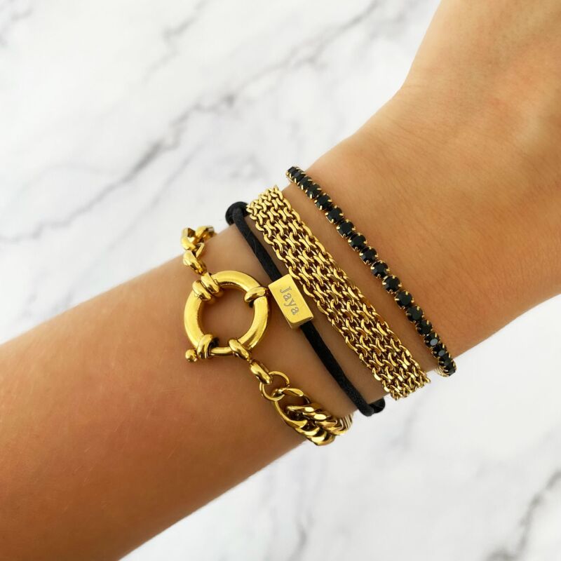 mix van trendy armbanden om arm