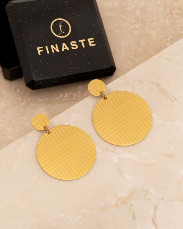 Lovely retro earrings goldplated