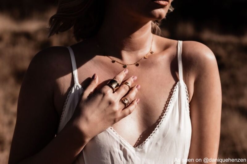 Influencer danique draagt statement ringen