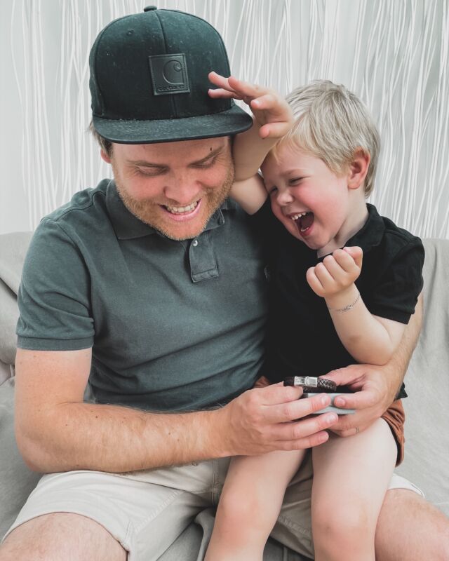 Zoon heeft heren armband cadeau aan vader