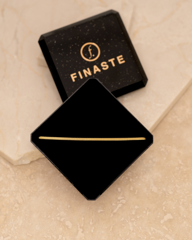 gouden snake armband in Finaste sieradendoosje