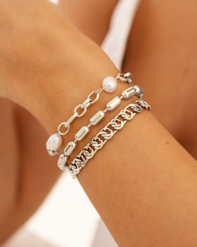 Armparty met parels in de kleur zilver