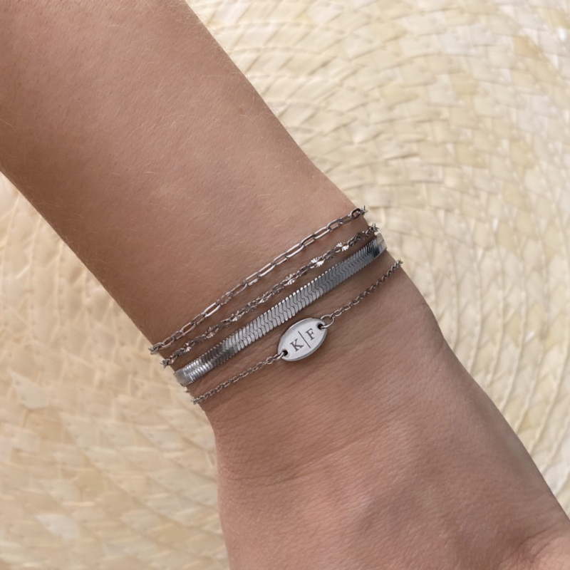 Mix van zilveren armbandjes om pols