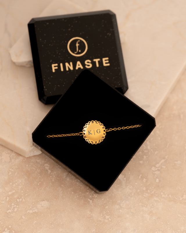 Graveerbare armband in sieradendoosje