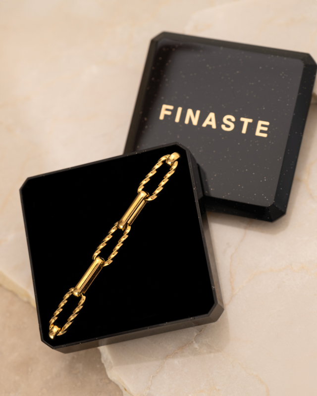 Gouden chain enkelbandje in sieradendoosje