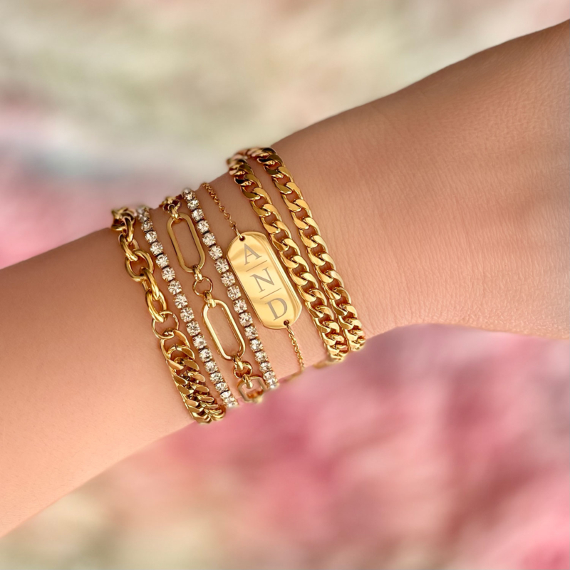 Armbanden kopen met schakels en gravering