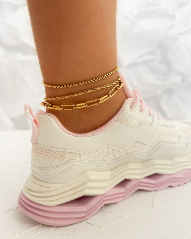 Gouden enkelbandjes om enkel