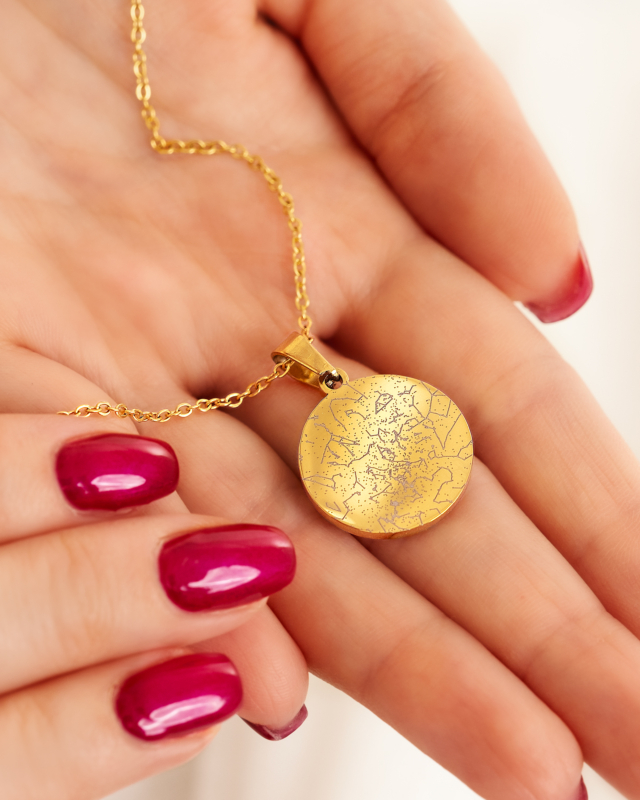 Gouden ketting met sterrenhemel gravering