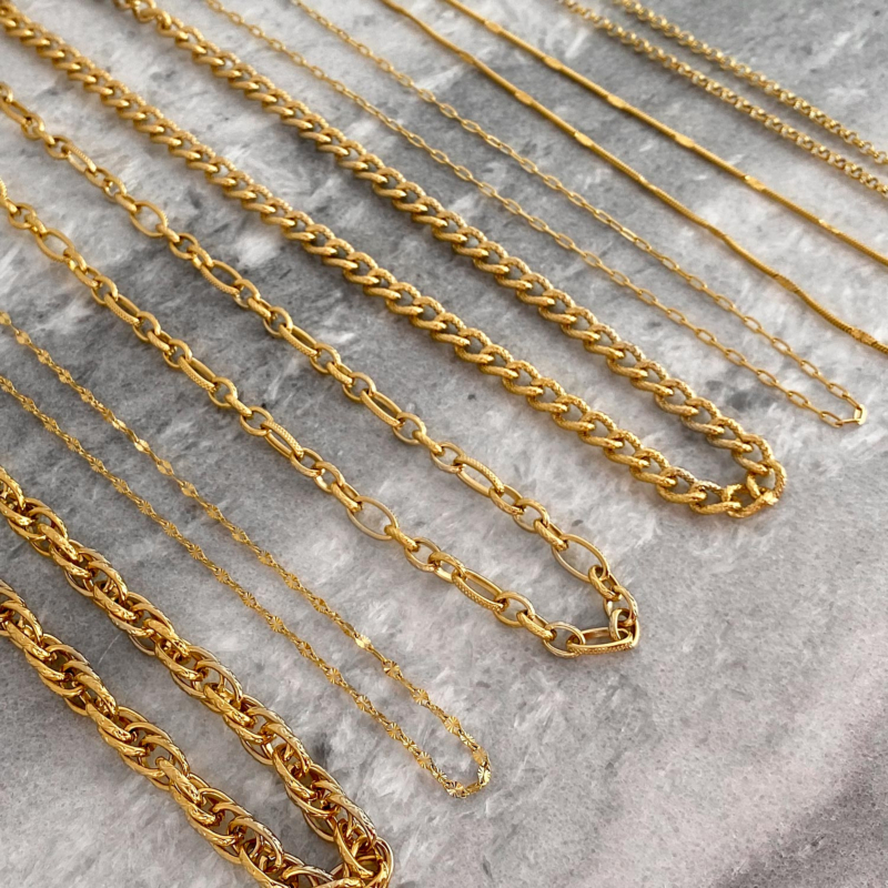 leuke gouden kettingen op een plaatje om te kopen