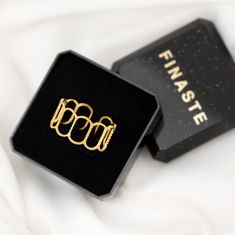 Gouden vintage ring verstelbaar in sieradendoosje