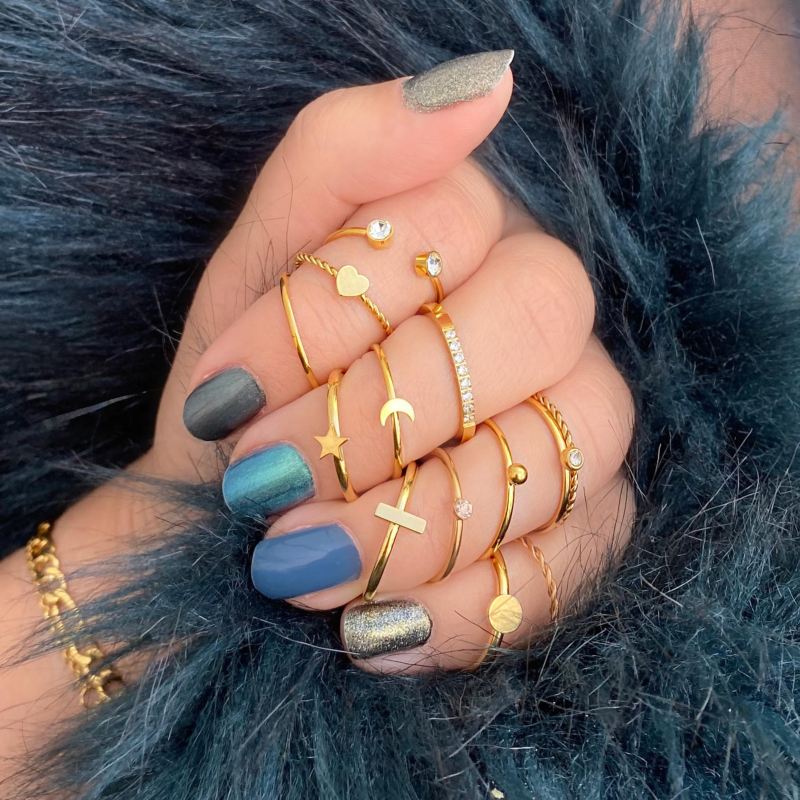 Ringparty met blauwe nagels