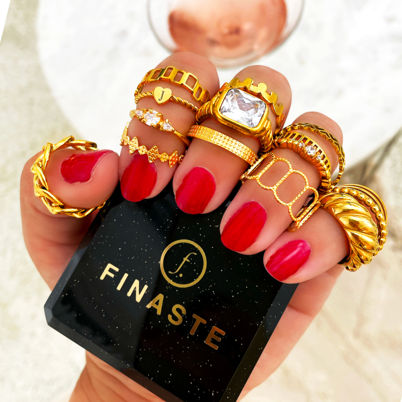 Gouden ringparty met chunky ringen