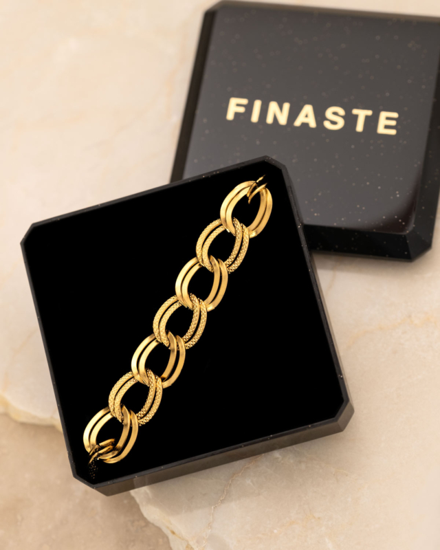 Gouden armband in sieradnedoosje