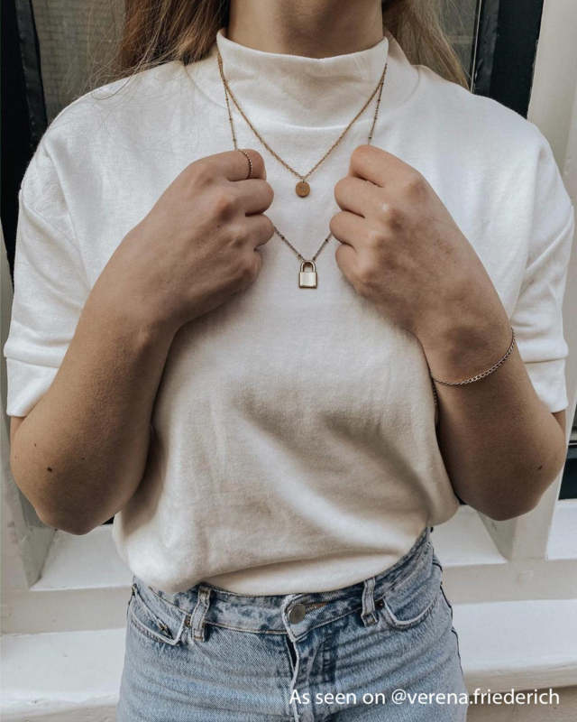 Gouden gedraaide ring bij Finaste influencer