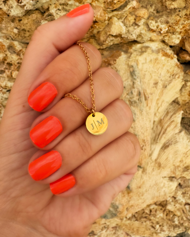 Gouden ketting met twee initialen