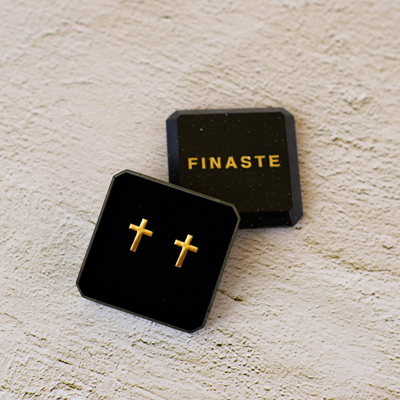 Mooie oorbellen in een sieradendoosje