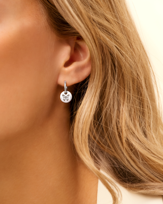 Oor met Birth month butterfly oorbellen