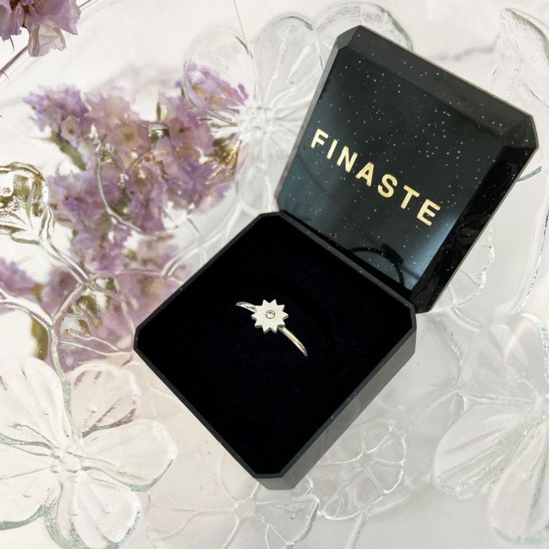 Zilveren ring in doosje