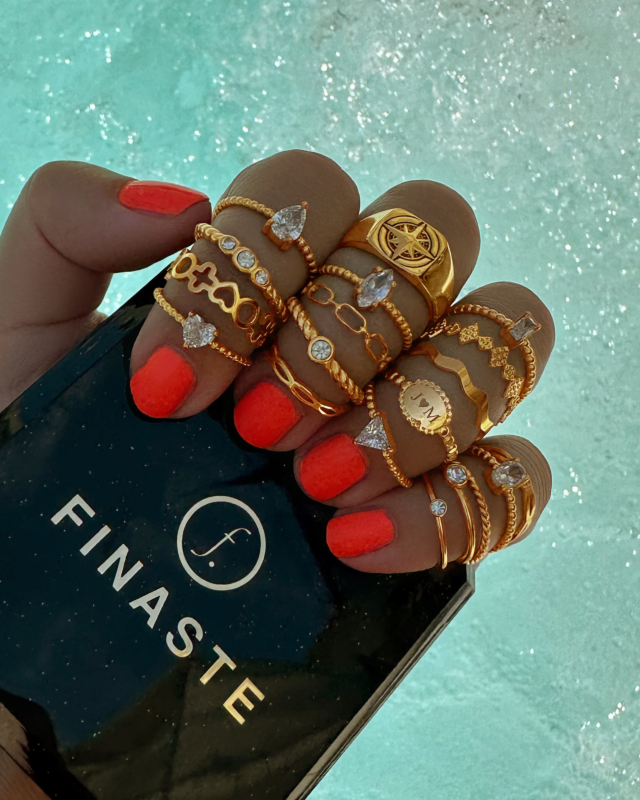 Zomerse ringparty bij het zwembad