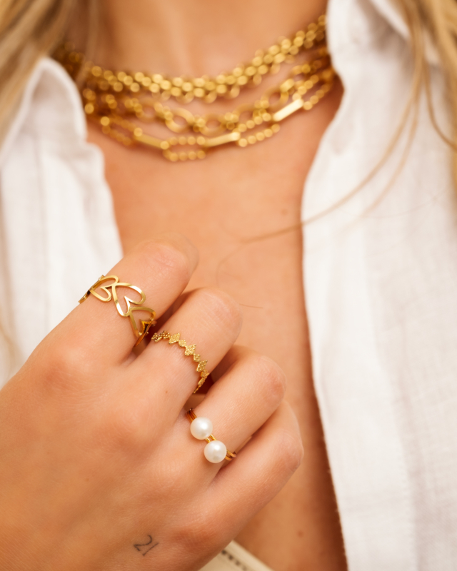 Gouden ringparty om vingers