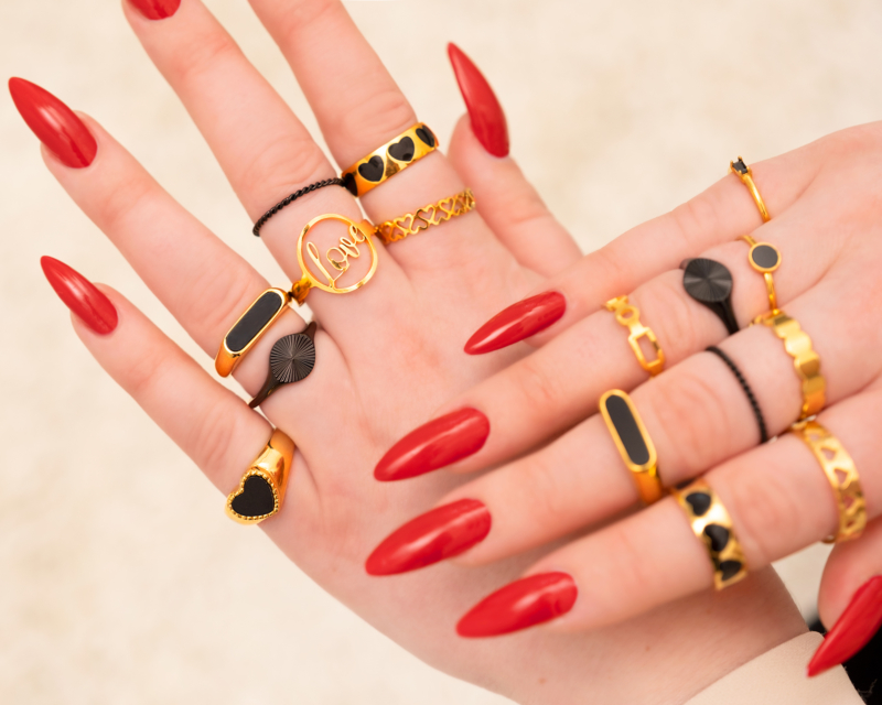 Gouden ringen mix met zwarte details