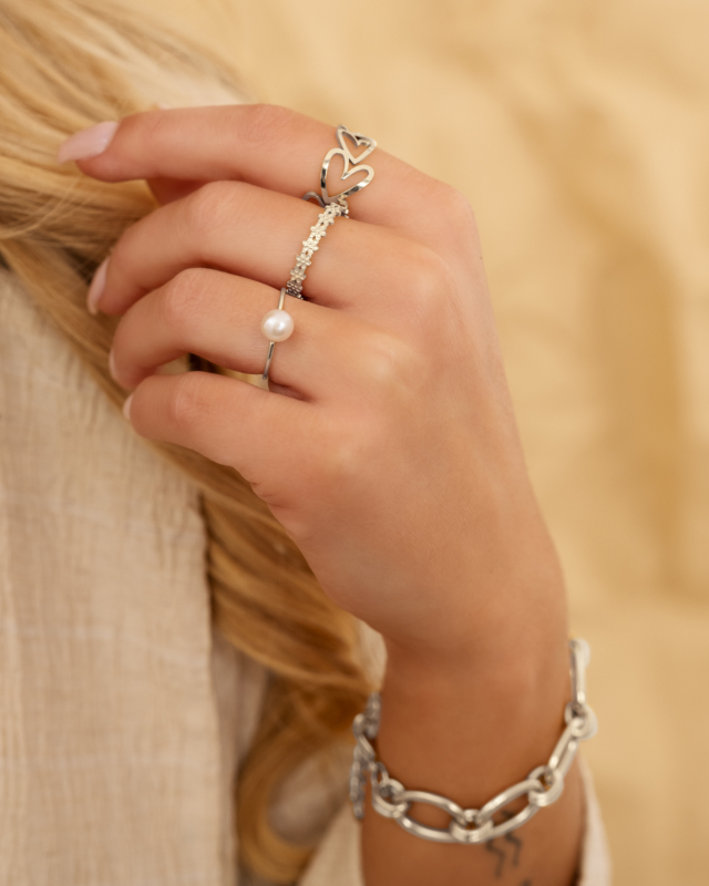 Zilveren ringparty om vingers