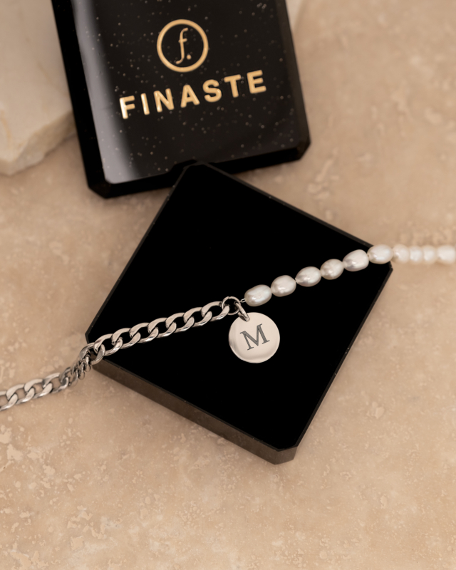 Zilveren parelarmband met naam