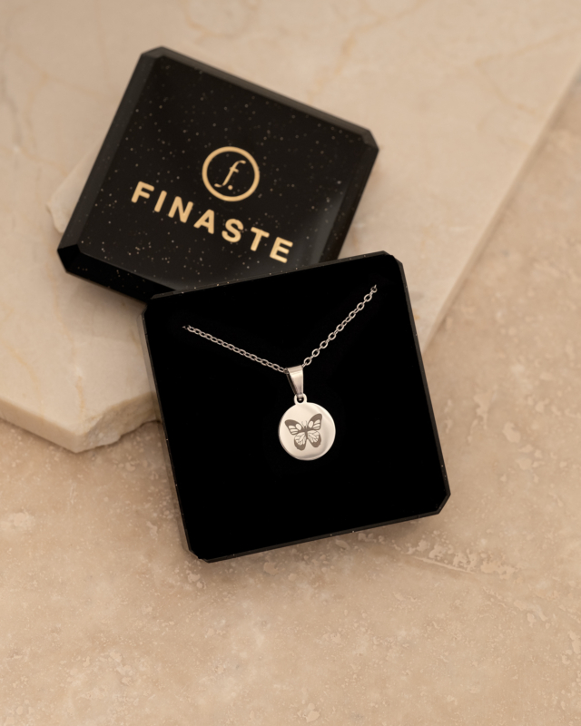 Sieradendoosje met Birth month butterfly ketting