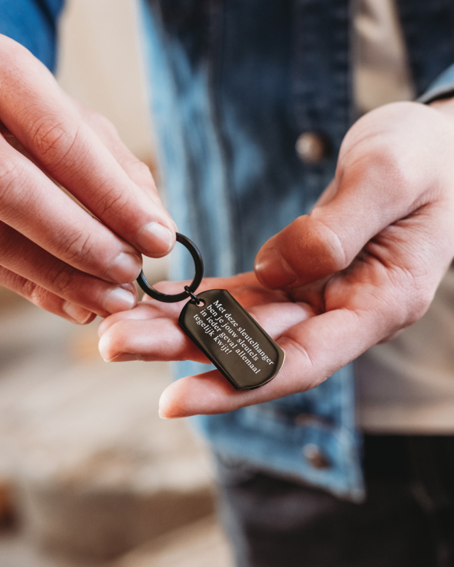 Sleutelhanger met tekst zwart