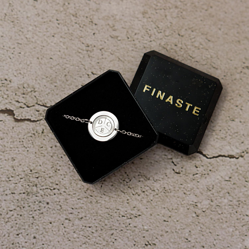 Mooie armband in een sieradendoosje