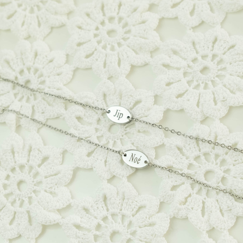 graveerbare armbandjes op kleedje