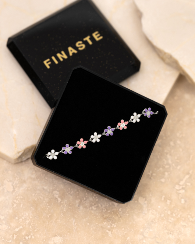 Bloemetjes armband in sieradendoosje