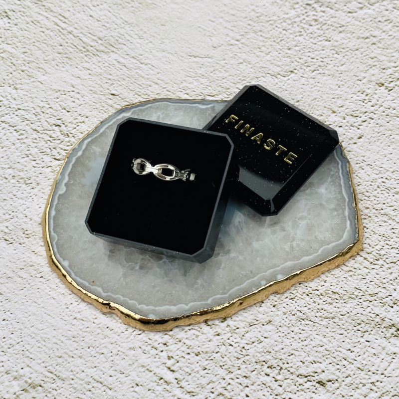 Chunky ringen in een sieradendoosje