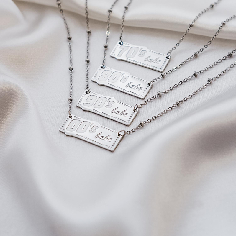 Mix van jaartal babe kettingen