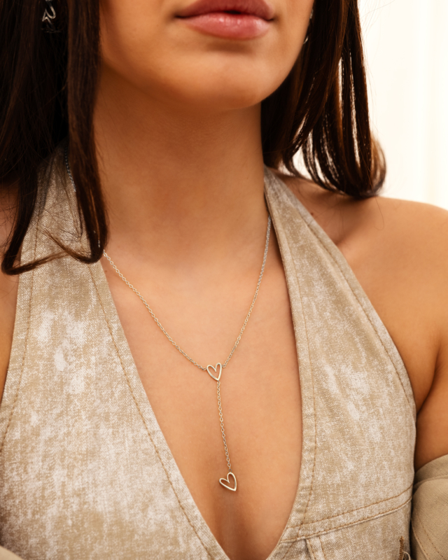 Hartjes ketting om hals
