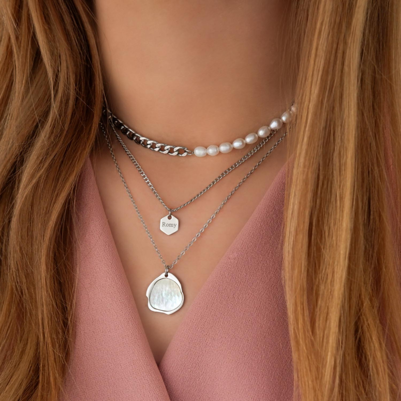 Trendy set met kettingen voor om de hals