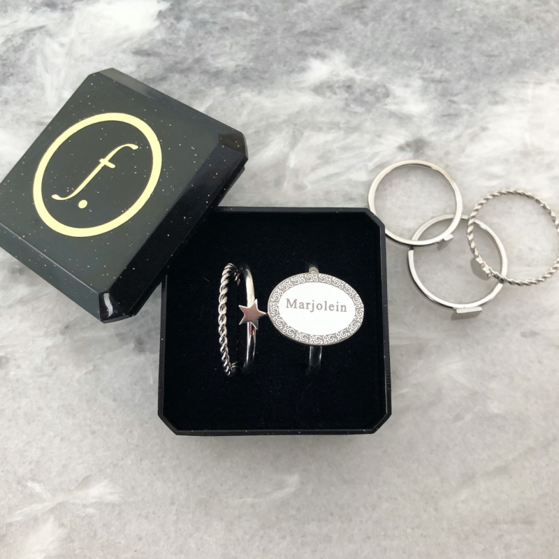 doosje van finaste met zilveren sieraden