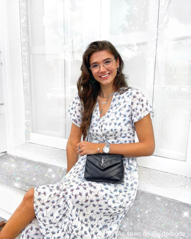 Influencer draagt zilveren sieradenset van Finaste