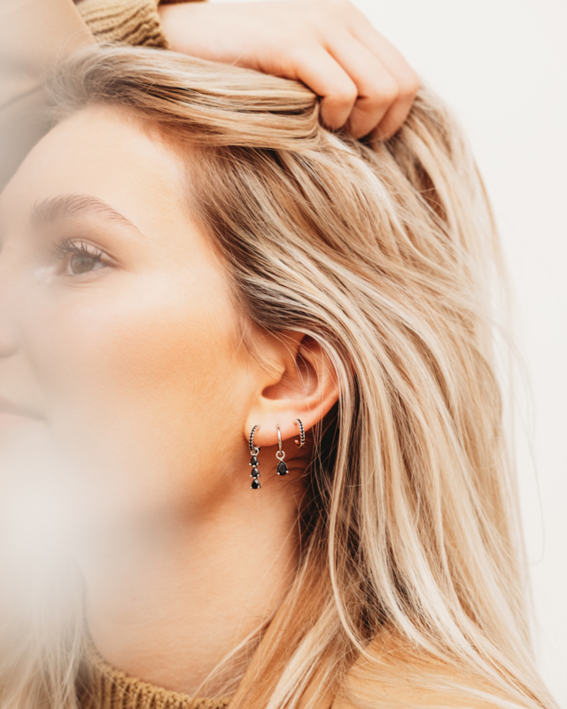 Zilveren oorbellen met zwarte steentjes