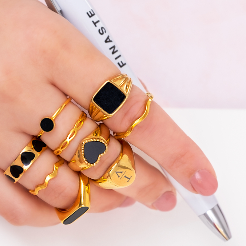 Ringen met zwarte details