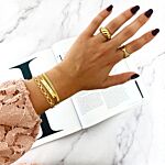 Mooie set van gouden sieraden om de pols