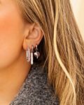 Zilveren earparty met witte en roze steentjes