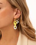 Gouden oorbellen mix bij model
