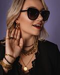 Stoere gouden sieraden look