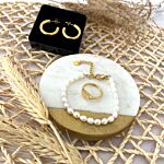 Trendy goudkleurige look met de sieraden van Finaste
